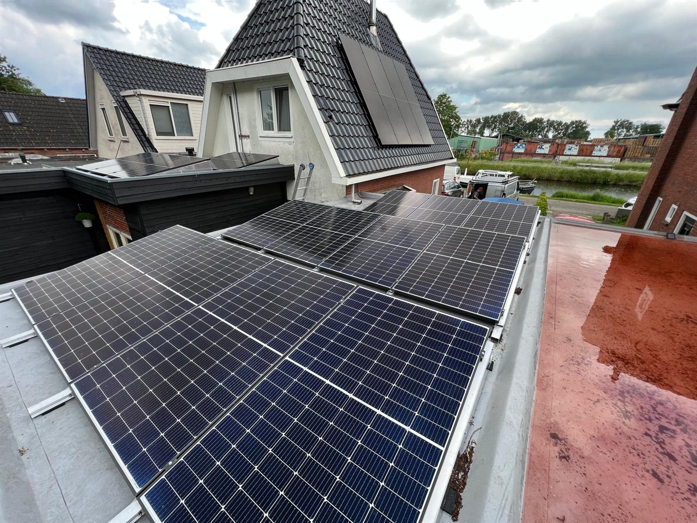 Panelen op meerdere dakvlakken